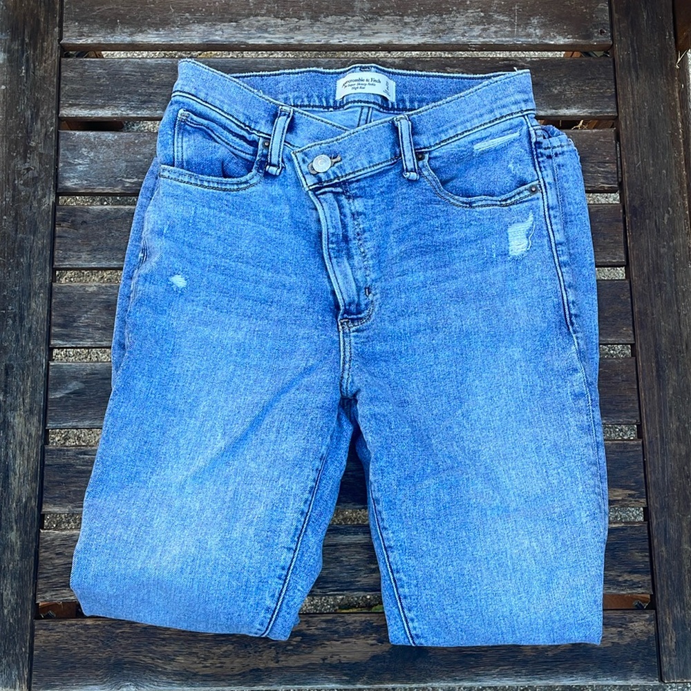 Abercrombie & Fitch / Super Skinny Ankle / Size 4